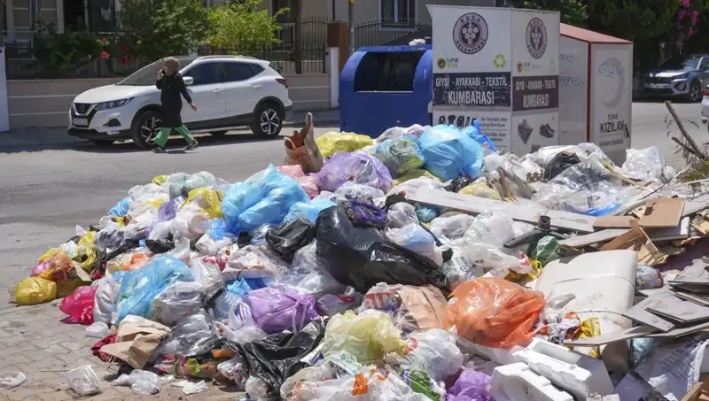 İzmir'de Çöp Yığınları Artıyor: Çözüm Yolları Neler Olabilir?