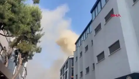 İstanbul'da 4 Katlı İş Merkezinde Yangın: Acil Durumun Ayrıntıları