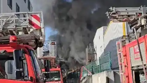 Tuzla'daki Fabrika Yangını: Kontrol Altında, Nedenleri Araştırılıyor