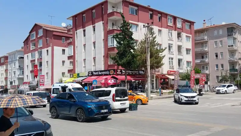 Taksi ile Otomobilin Çarpıştığı Kaza, Şehirde Paniğe Neden Oldu