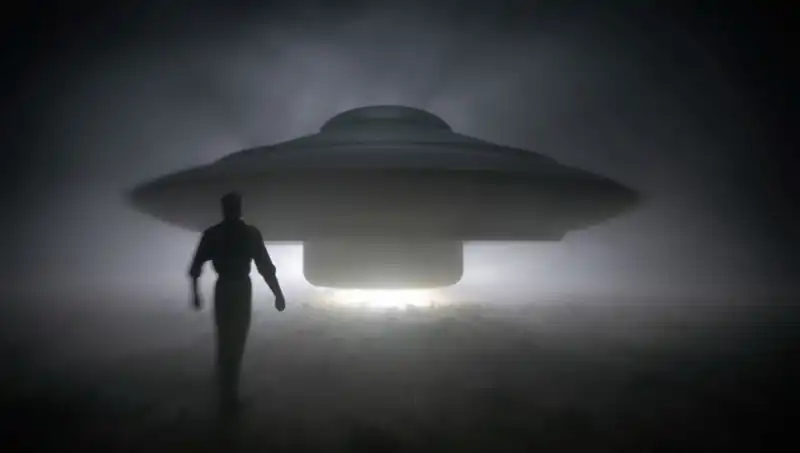 UFO Uzmanı Çarpıcı Açıklamalarda Bulundu: "Uzaylılar Masum İnsanları Hedef Alıyor"