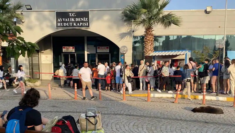 Bayramda Tatilciler Midilli Adası'na Ulaştı: Neden Bu Kadar İlgi?