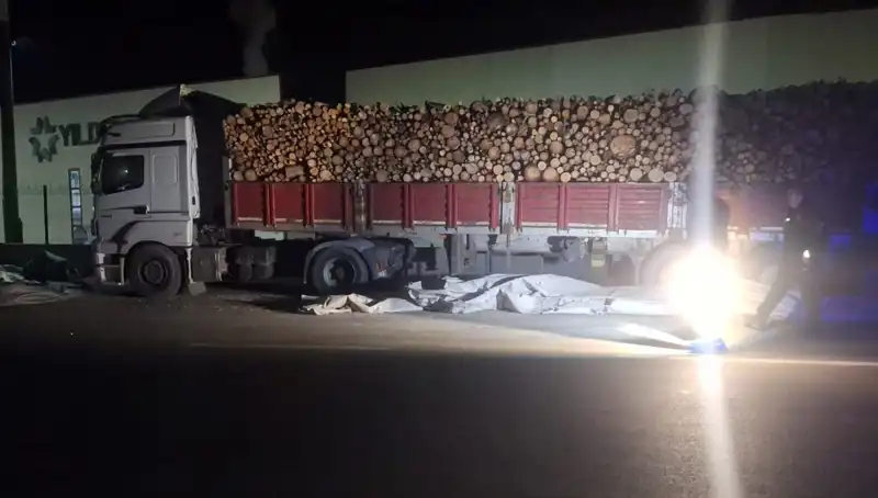 Brandayı Toplayan TIR Sürücüsüne Otomobil Çarptı: Kaza Anı ve Sonrası