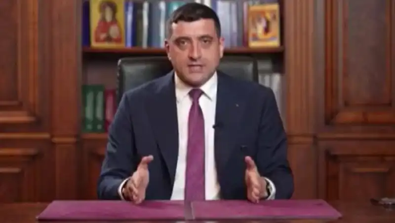 Romanya'daki Seçimlerde Aşırı Sağcı Aday Sürpriz Bir Başlangıç Yaptı