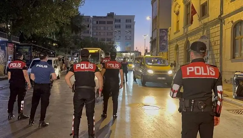 Megakentte Suçla Mücadele: 4 Saat İçinde Yüzlerce Gözaltı Gerçekleşti