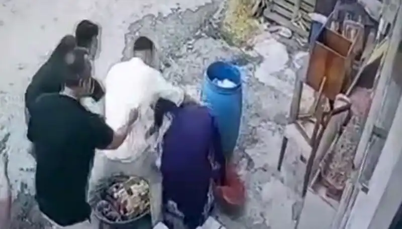 Başakşehir'de Cinsiyet Çatışması: Bidon Kavgasında 58 Yaşındaki Kadın Darbedildi