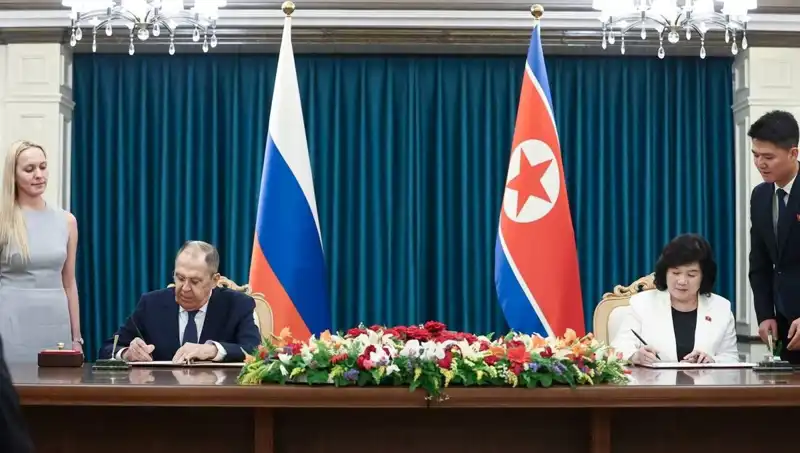 Rusya ve Kuzey Kore Arasındaki İlişkiler Derinleşiyor: Lavrov ve Mevkidaşından Önemli Görüşme