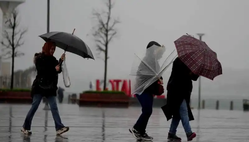 Türkiye'de İki Bölgede Kuvvetli Sağanak Yağış Uyarısı Yapıldı