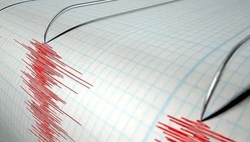 Akdeniz'de 3.8 Büyüklüğünde Deprem: Halk Endişeli, Uzmanlar Neler Söyledi?