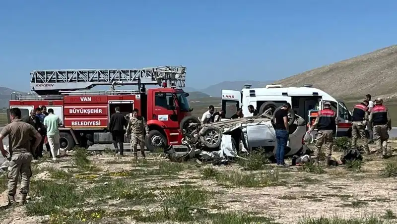 Van'da Feci Kaza: 4 Can Gitti, 2 Kişi Yaralandı