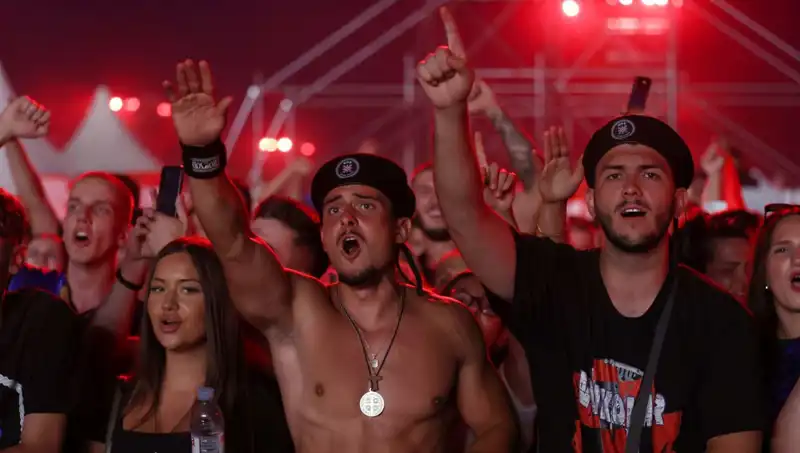 Thompson Konserinde İtiraf Edilmeyen Nazi Selamı Skandalı Ortaya Çıktı