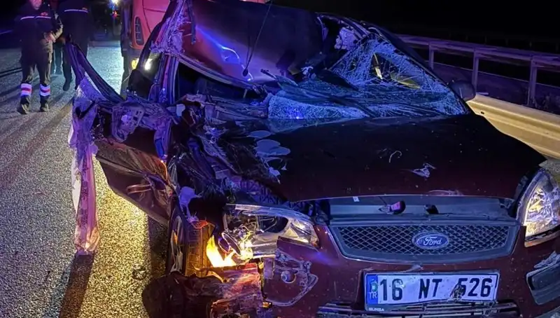 Afyonkarahisar'da Otomobil ile TIR Çarpıştı: 4 Yaralı, Olayın Detayları