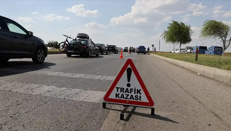 Adana’da Feci Kaza: Kamyon ve Otomobil Çarpıştı, 1 Ölü, 1 Yaralı