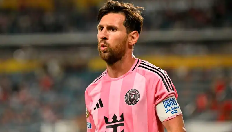 Messi'nin İlk Maçında Şanssız Başlangıç: Directen Dönen Son Dakika Şutu