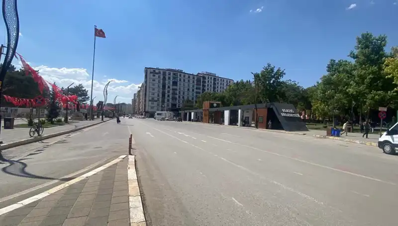 Elazığ'da Tarihi An: Sokaklar Sessizleşti, Şehirde Neler Oluyor?