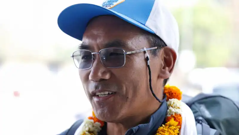 Everest Adam, Kendi Rekorunu Kırarak Zirveye Bir Kez Daha Tırmandı