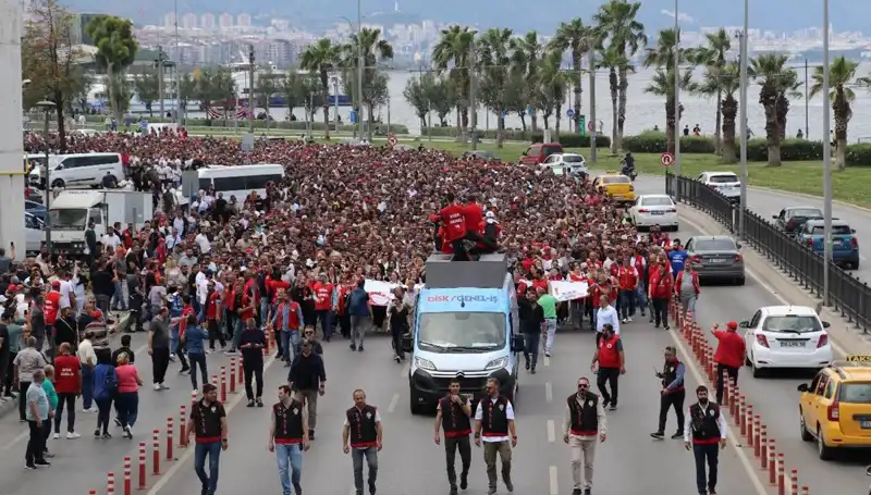 İzmir’de Grev Krizi: İşçiler 4. Gününde Hala Alanlarda!