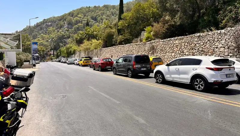 Fethiye-Ölüdeniz Yolu: Tatilci Yoğunluğu Sebebiyle Üç Kilometrelik Kuyruk Oluştu