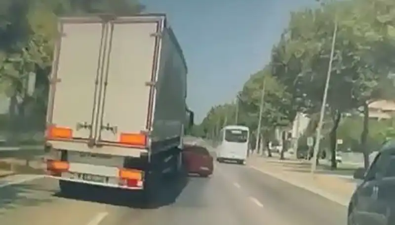 Bursa'da Dikkatsizlik Sonucu Meydana Gelen Kör Nokta Kazası Korkuttu