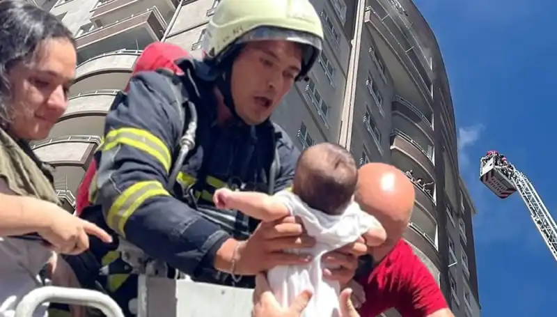 Kayseri'de Yangın Panik Yarattı, 14 Katlı Bina Alev Alev Yandı