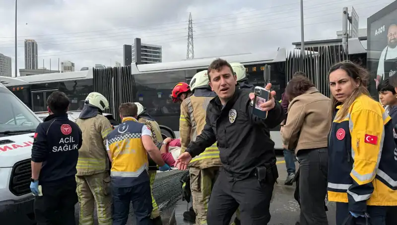 Metrobüs Kazasında Can Kayıpları: Seferler Durduruldu, İstanbul Tedirgin