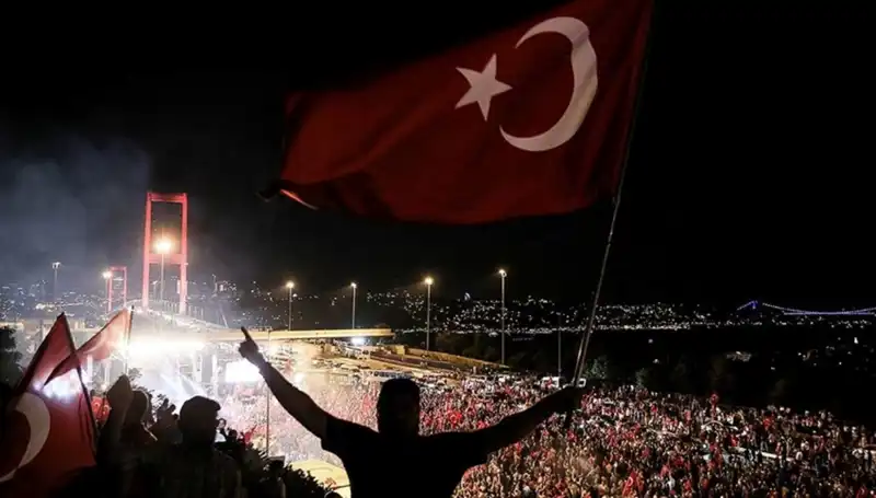 15 Temmuz'da Külliye'de Özel Gösterim: "En Uzun Gece" Tiyatro Oyunu