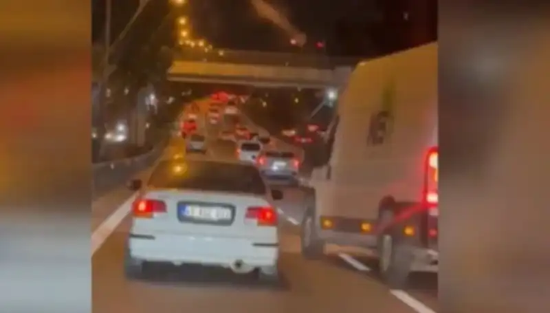Tuzla’da Makas Terörü: Çarpıp Kaçan Sürücü Hızla Yakalandı