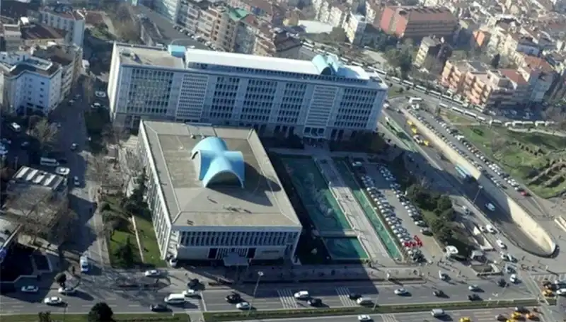 İstanbul Büyükşehir Belediyesi'nde Savaş Gibi Soruşturma: "Enderun" Grubunun Mesajları İnceleniyor
