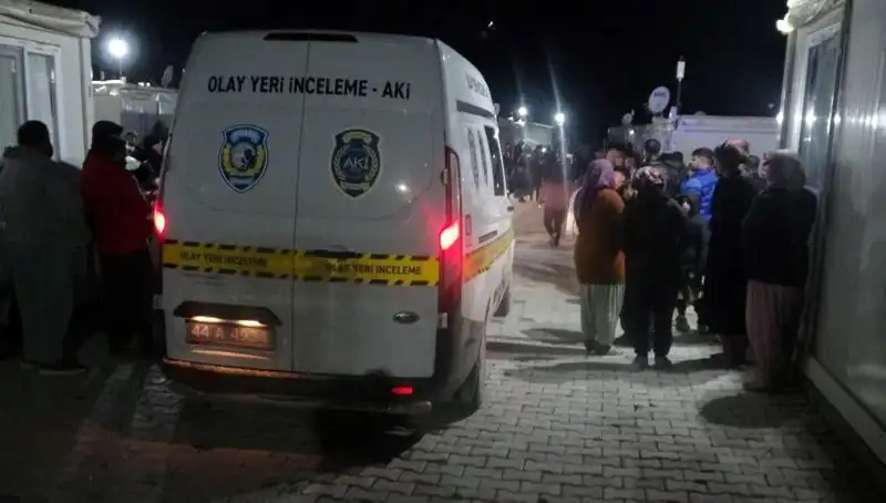 Husumetli İki Grup Arasındaki Kavga: Sokaklar Kan Gölüne Döndü!