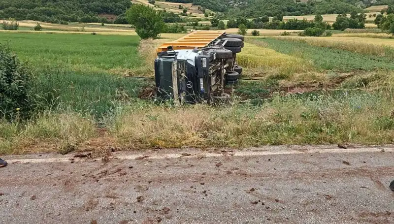 Tokat'ta Devrilen Kamyon, Sürücüsünü Hayatından Etti: Feci Kaza Detayları