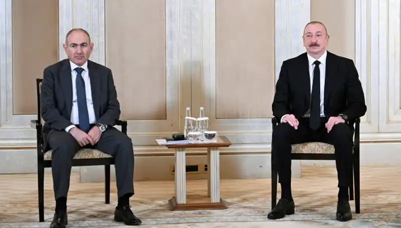 Aliyev ve Paşinyan, Abu Dabi'de Barış Görüşmeleri İçin Buluştu!