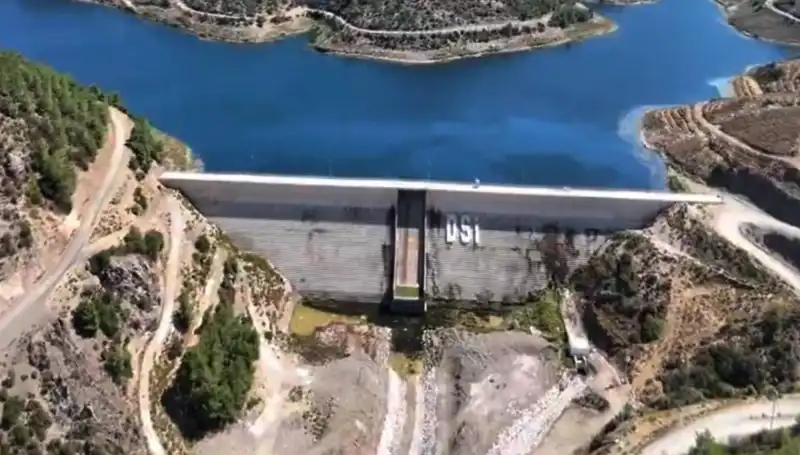 Çeşme'de Su Kesintilerine Son: Yeni Projelerle Su Sorunu Tarihe Karışıyor