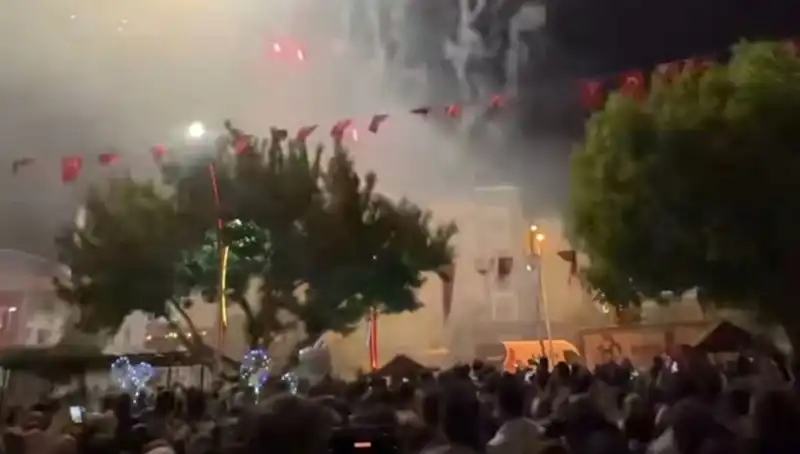Havai Fişek Gösterisi Sonrası Hastanelik Olanlar: Yeni Tehlike Mi?