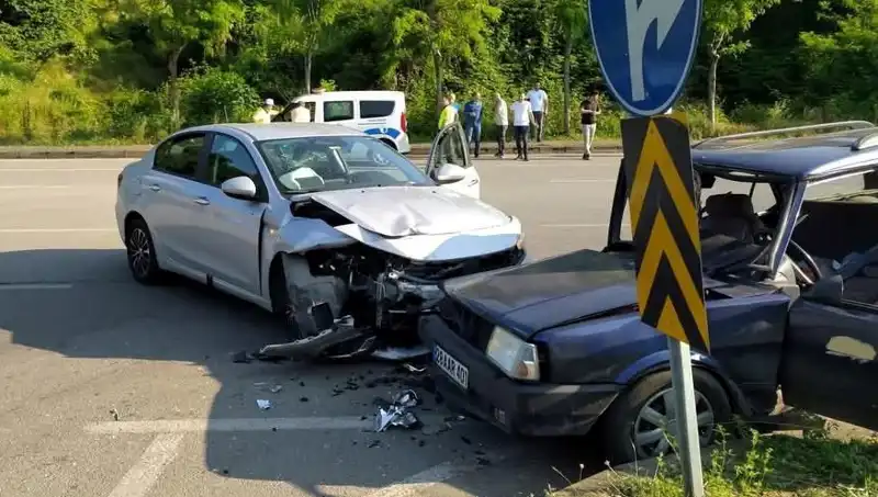 Görele'de Feci Kaza: Sürücü Araç Camından Fırladı, Dehşet Anları Yaşandı!