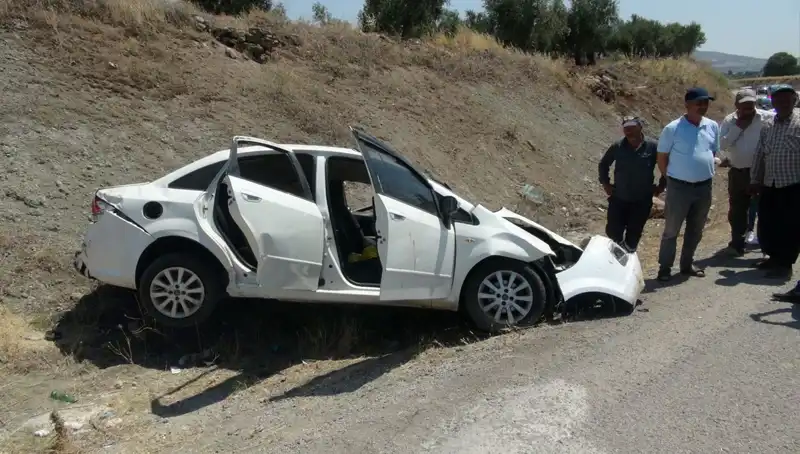 Kilis’te Otomobil Kazası: İki Araç Çarpıştı, Yaralılar Hastaneye Sevk Edildi