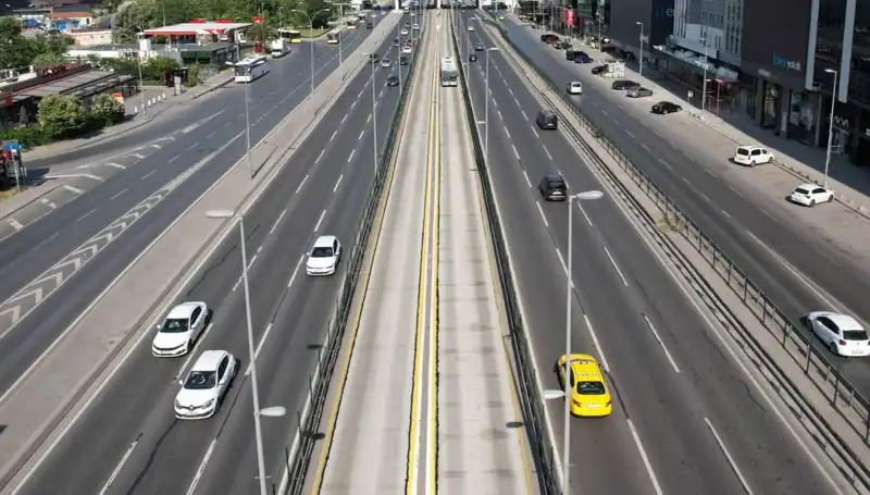 Yaz Bayramı'nda İstanbul'da Yolların Boş Kalması: Nedenleri ve Sonuçları