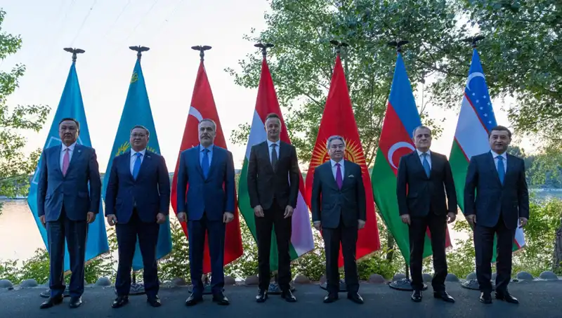 Bakan Fidan Budapeşte'de Dış Politika Toplantısı için Mevkidaşlarıyla Bir Araya Geldi