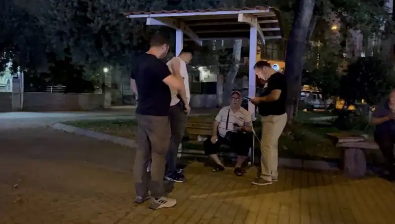 Kısmı Görme Kaybı Olan Adamın Telefonu Çalındı, Olay Kamera Kaydına Yansıdı