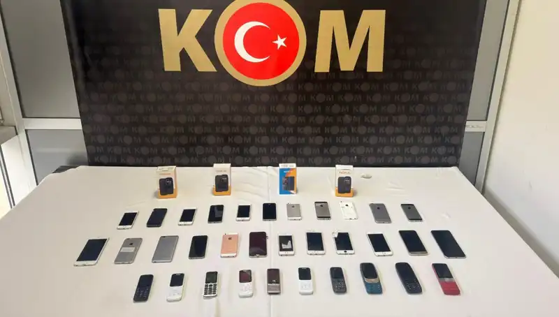 Gümrük Kaçağı 37 Cep Telefonu Ele Geçirildi: Ayrıntılar Şoke Edici