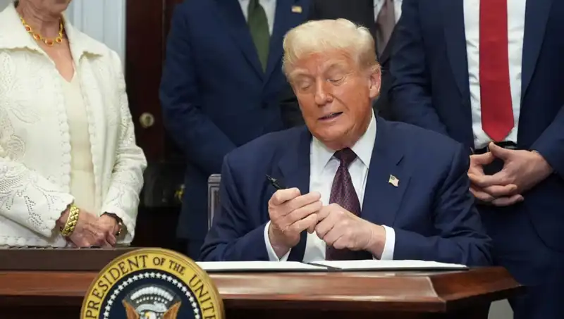 Trump, Beyaz Saray İçin 200 Milyon Dolarlık Lüks Yenileme Projesi Açıklıyor