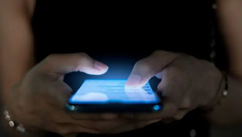 Narsisizmin Gizli Belirtisi: Telefon Alışkanlığınız Sizi Tanıtıyor