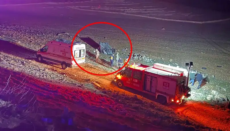 Otomobil Devrildi! Araçtan Fırlayan İki Kişinin Dramı