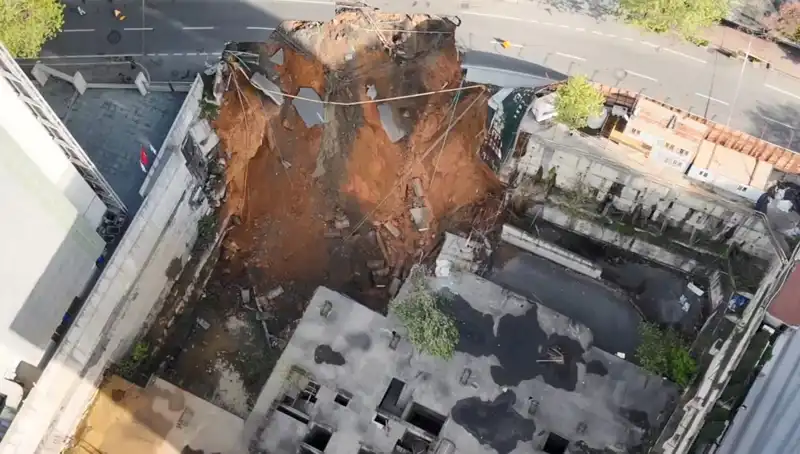 Sarıyer’de Korkutan Olay: Cadde Çökmesi Sonrası Trajedi!