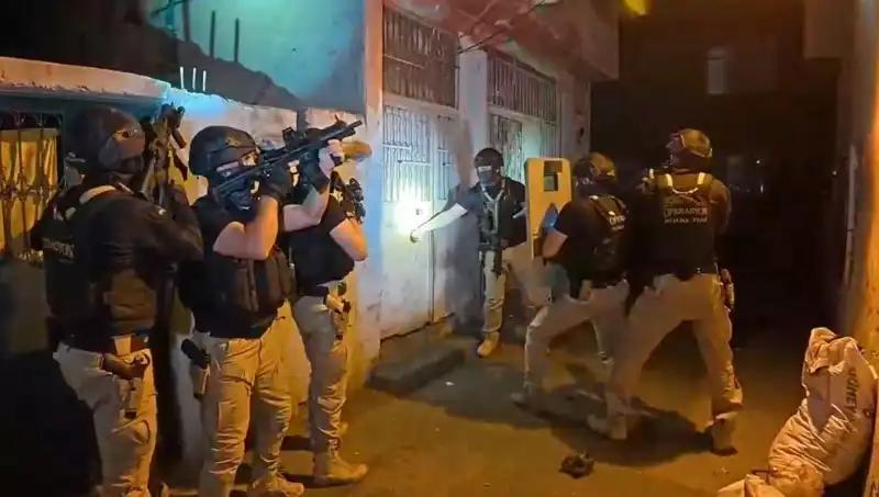 İstanbul'da DAEŞ'e Yönelik Şirket Operasyonu: 18 Gözaltı Gerçekleşti!